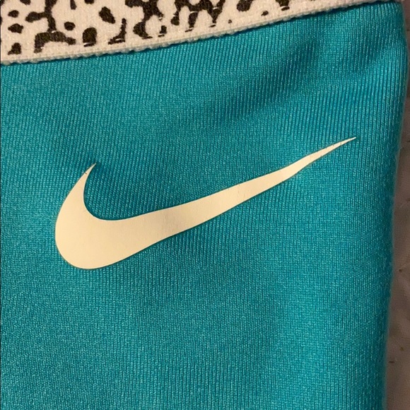 Lightly Used Women’s Aqua Nike Leggings XS - Picture 4 of 8
